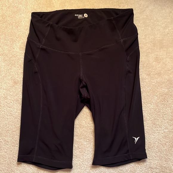 2 pair medium bike shorts old navy & Gil’s both black - Picture 2 of 9